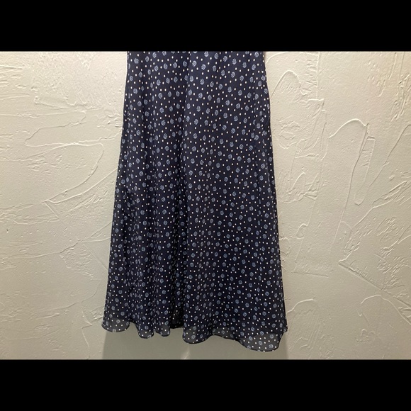 JG Hook
2P
Blue Dress with white polka dots - Picture 3 of 9